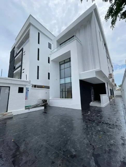 Duplex for Sale in Lekki phase 1, Lagos cover picture