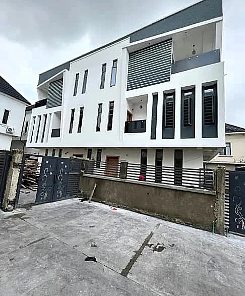 Duplex for Sale in Osapa London, Lekki, Lagos cover picture