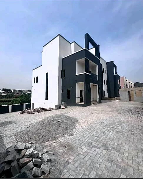 Duplex for Sale in Wuye, FCT cover picture