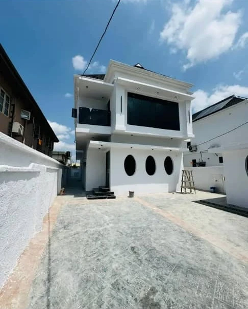 Duplex for Sale in Adebiyi Jones Lekki, Lagos cover picture