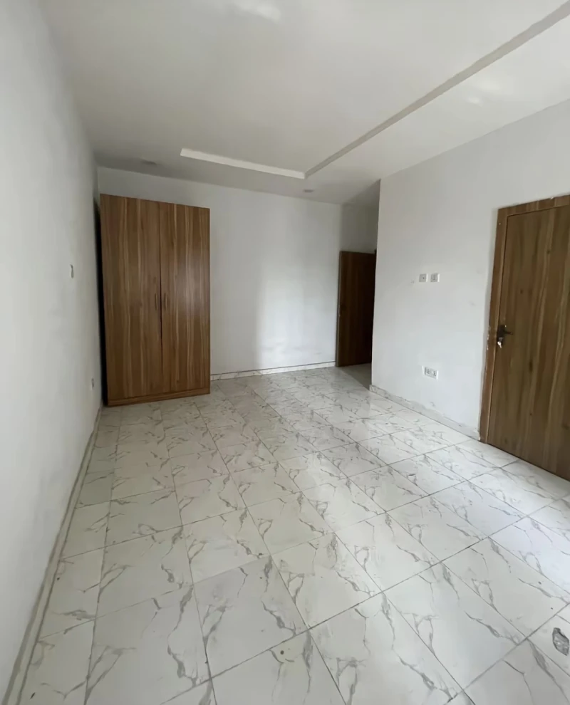 3 Bedroom Flat for Sale in Obanikoro, Lagos - Image 4