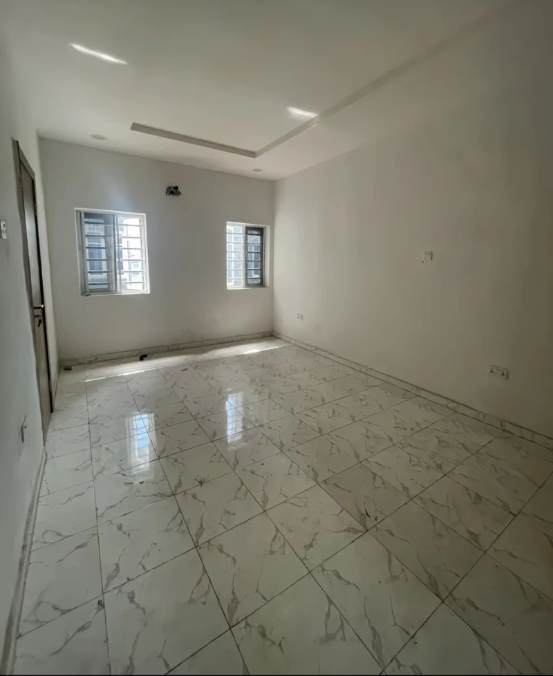 3 Bedroom Flat for Sale in Obanikoro, Lagos - Image 3
