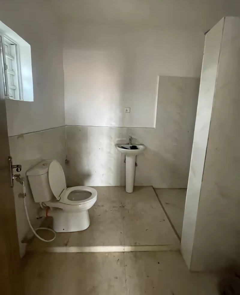 3 Bedroom Flat for Sale in Obanikoro, Lagos - Image 6