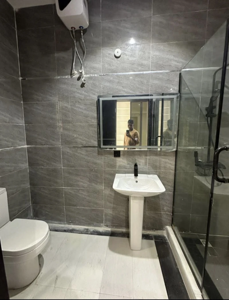 3 Bedroom Flat for Sale in Lekki phase 1, Lagos - Image 4