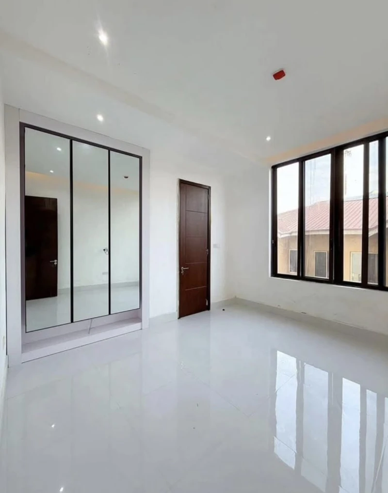 3 Bedroom Flat for Sale in LEKKI PHASE 1 LAGOS, Lagos - Image 2