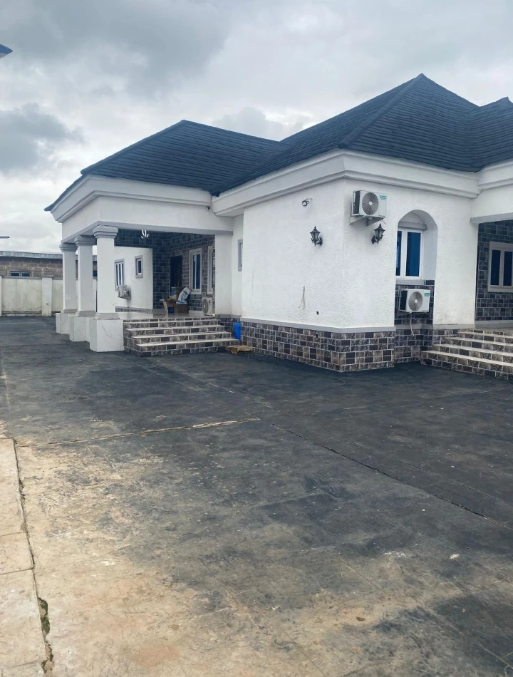 Bungalow for Sale in irhirhi okhoromi community, Edo - Image 1