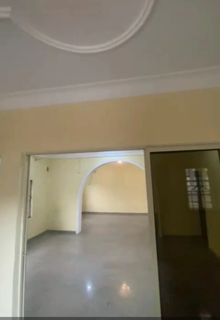 2 Bedroom Flat for Rent in Off Gapiona, Edo - Image 1