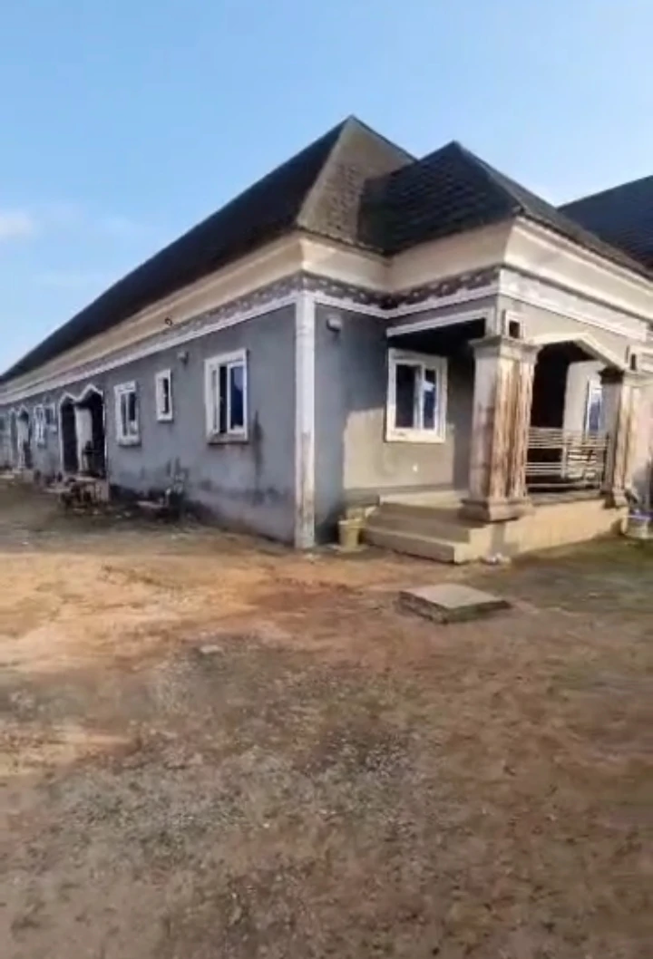 Bungalow for Sale in Uholor off ekewan road, Edo - Image 1