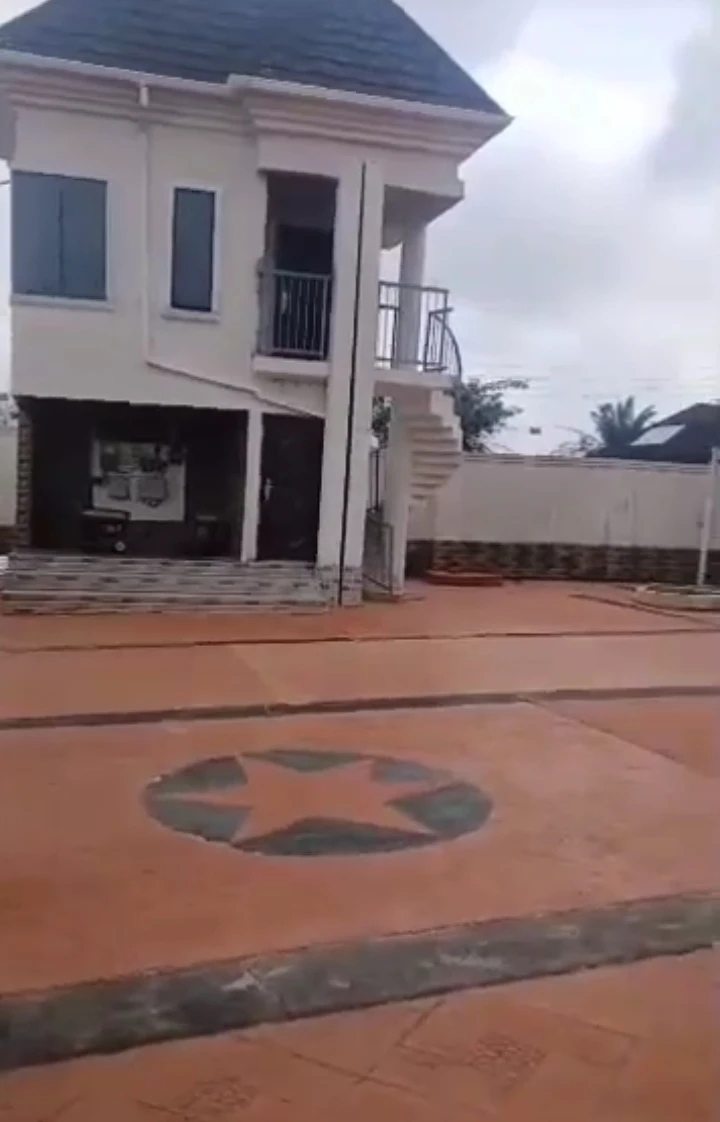 Duplex for Sale in Oguwenyi off airport road, Edo - Image 1