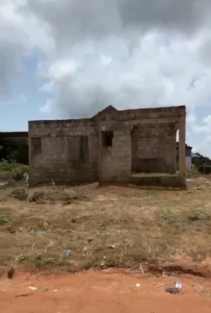 Uncompleted Building for Sale in Buvel filling station arougba community, Edo - Image 1