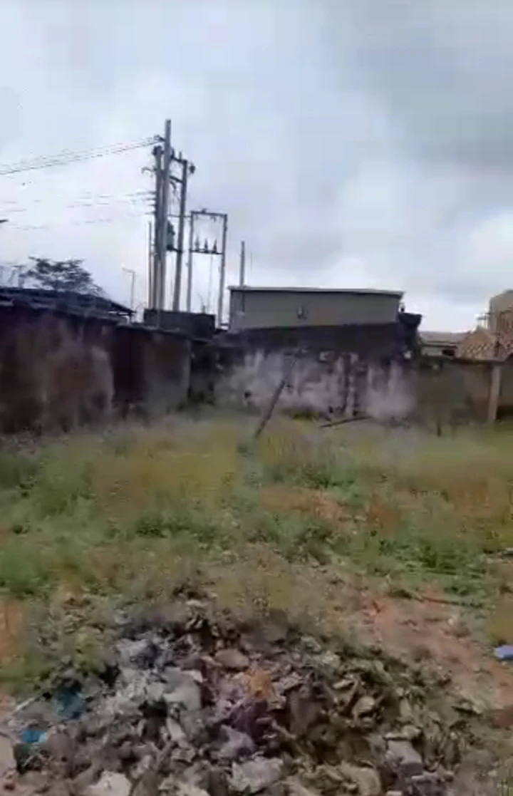 Uncompleted Building for Sale in Close to jokers club at limit road, Edo - Image 1