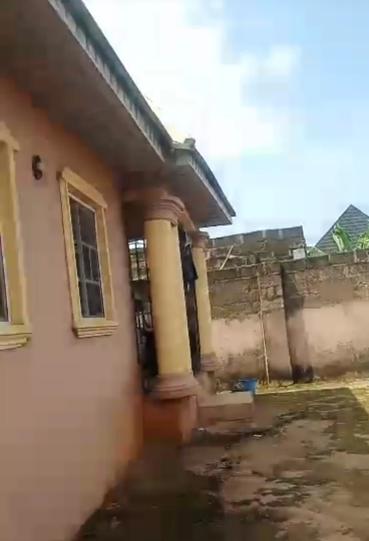 2 Bedroom Flat for Sale in Oguwenyi, Edo - Image 1