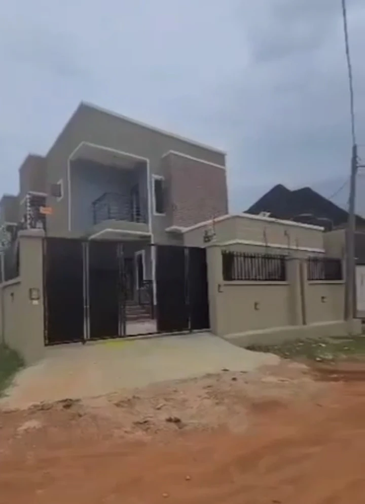 Duplex for Sale in Oguwenyi off airport road, Edo - Image 1
