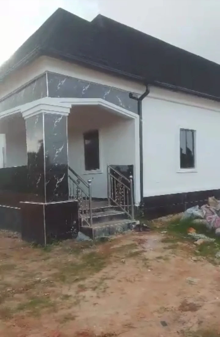 Bungalow for Sale in Obviogie by Benin Lagos express road, Edo - Image 1