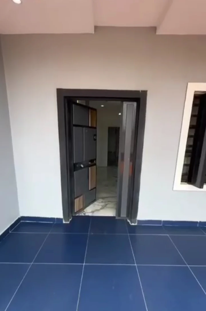 Duplex for Sale in Okhoromi, Edo - Image 1