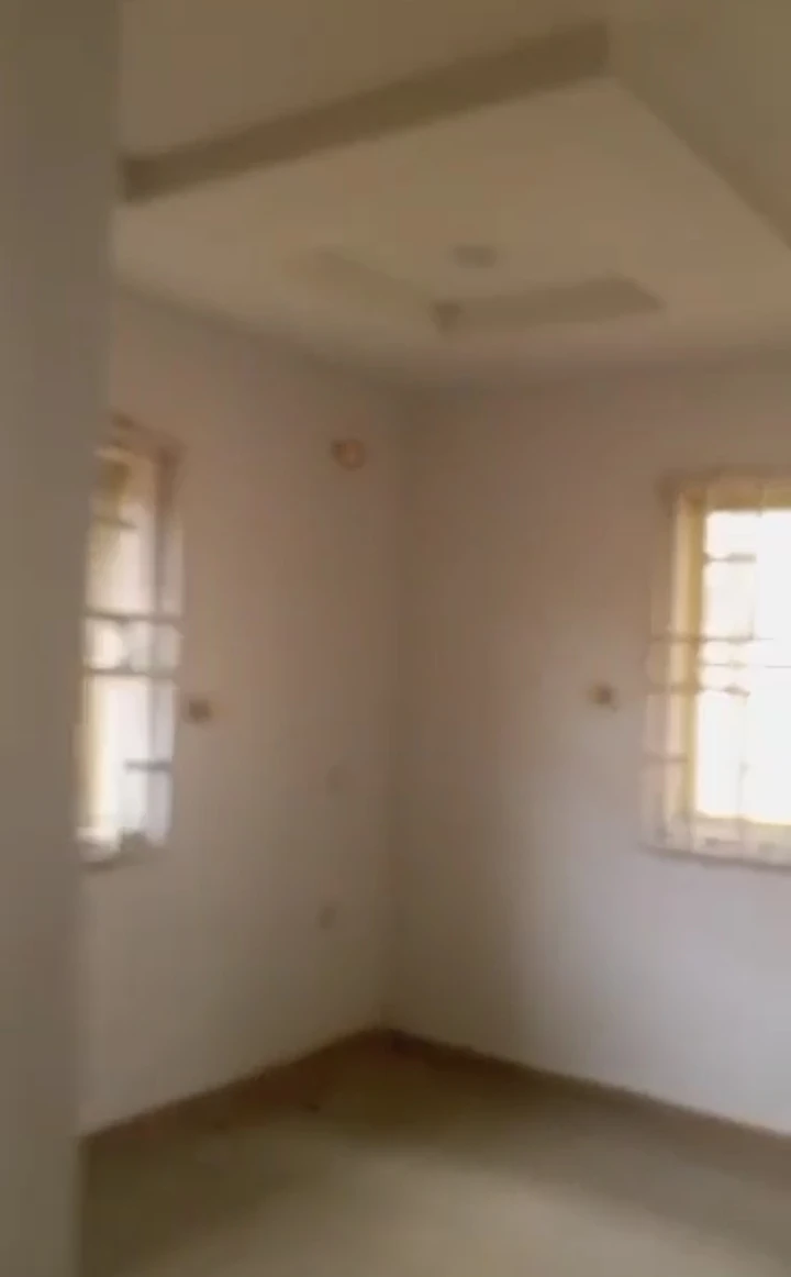 3 Bedroom Flat for Rent in Etete GRA, Edo - Image 1