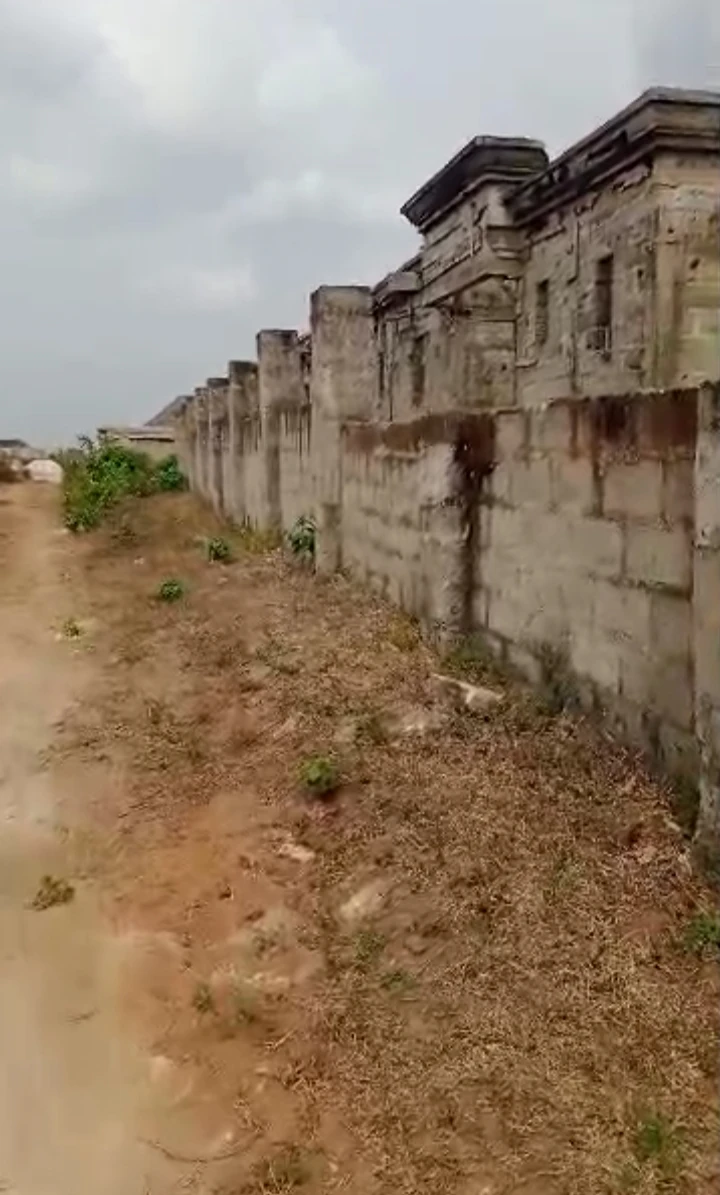 Uncompleted Building for Sale in Utesi, Edo - Image 1