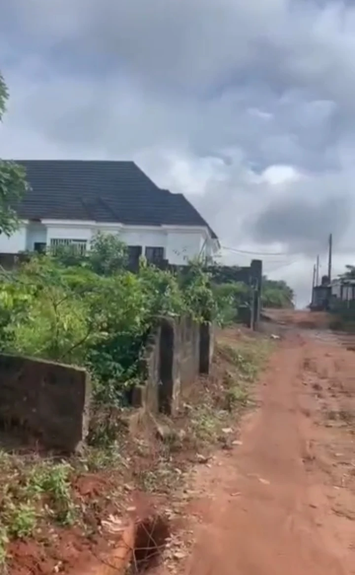 Uncompleted Building for Sale in Ulemon, Edo - Image 1
