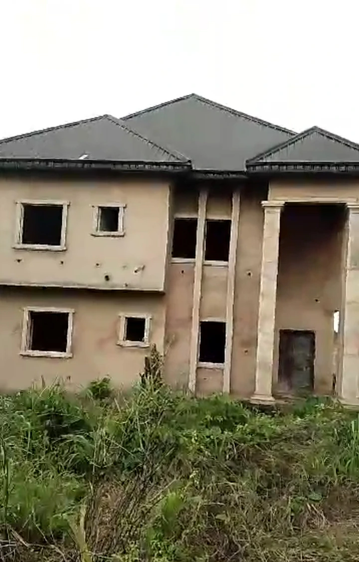 Uncompleted Building for Sale in Ebo road, Edo - Image 1
