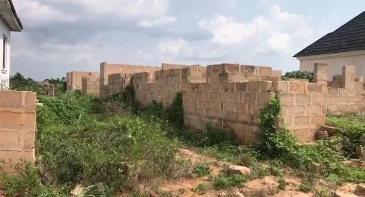 Uncompleted Building for Sale in Obagie nevosa, Edo - Image 1