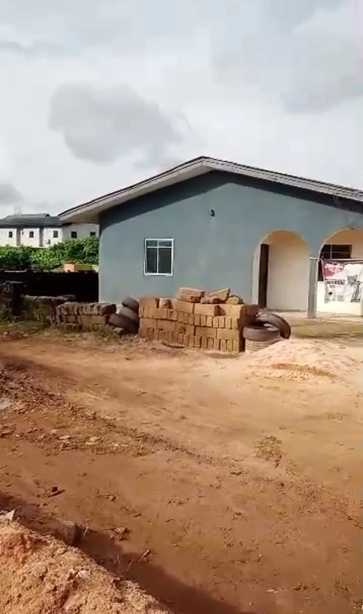 Bungalow for Sale in Erediawa off Sapele road, Edo - Image 1