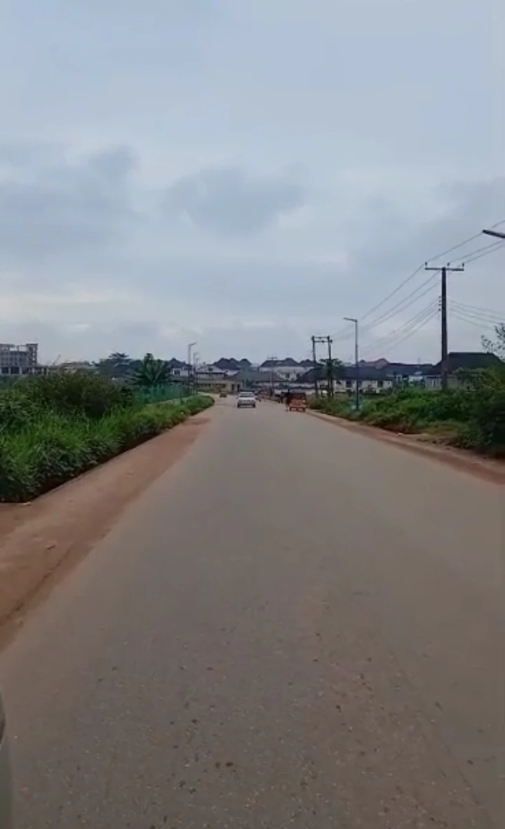 Land for Sale in Oguwenyi off airport road, Edo - Image 1