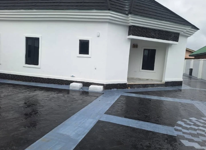Bungalow for Sale in Oguwenyi off airport road, Edo - Image 1