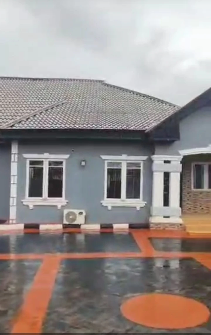 Bungalow for Sale in Arougba Irhirhi road off airport road, Edo - Image 1