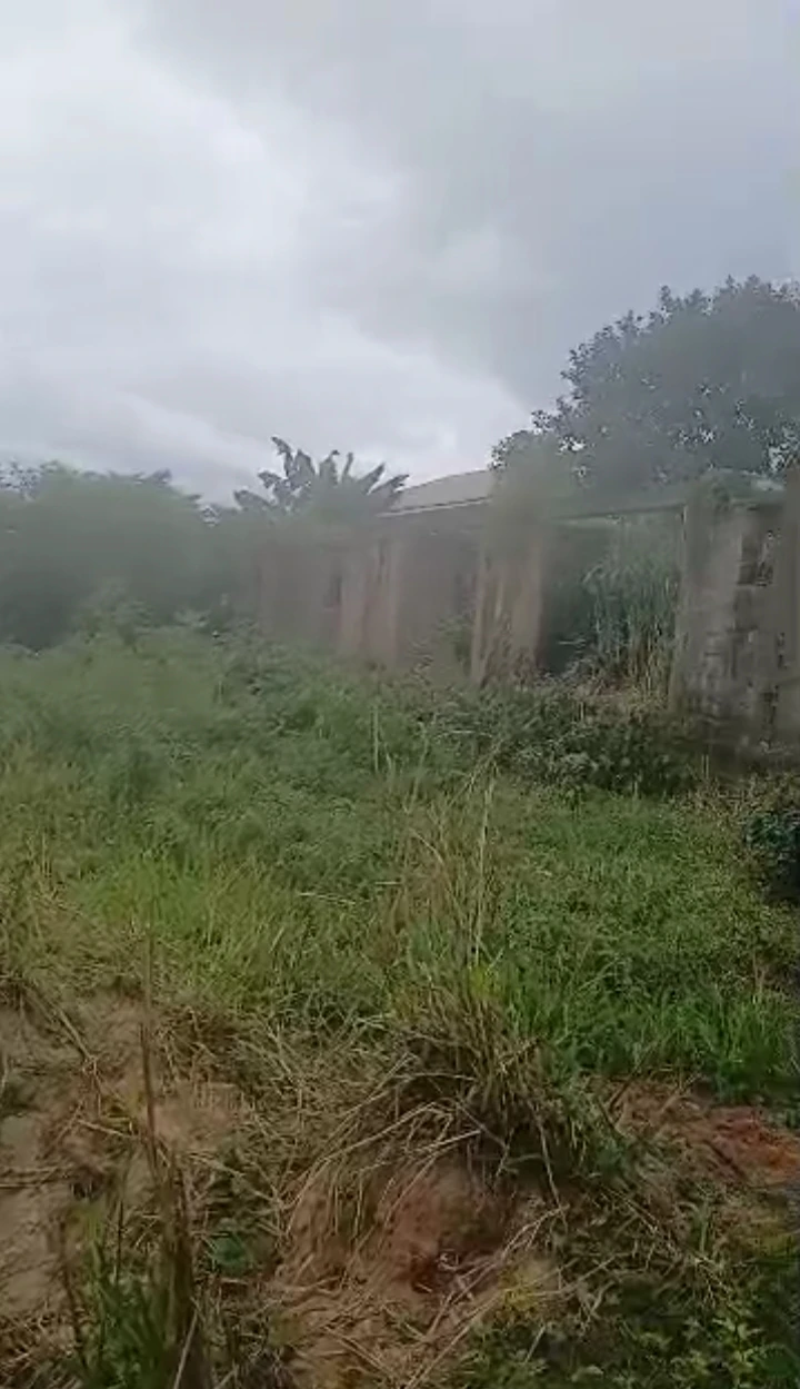 Land for Sale in Amenze street, Abuja Quarters GRA, Edo - Image 1