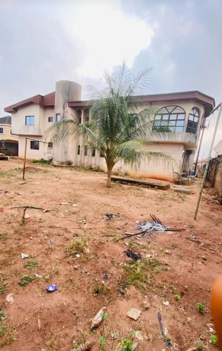 Duplex for Sale in Close to choice gate hostel first ugbor, Edo - Image 1