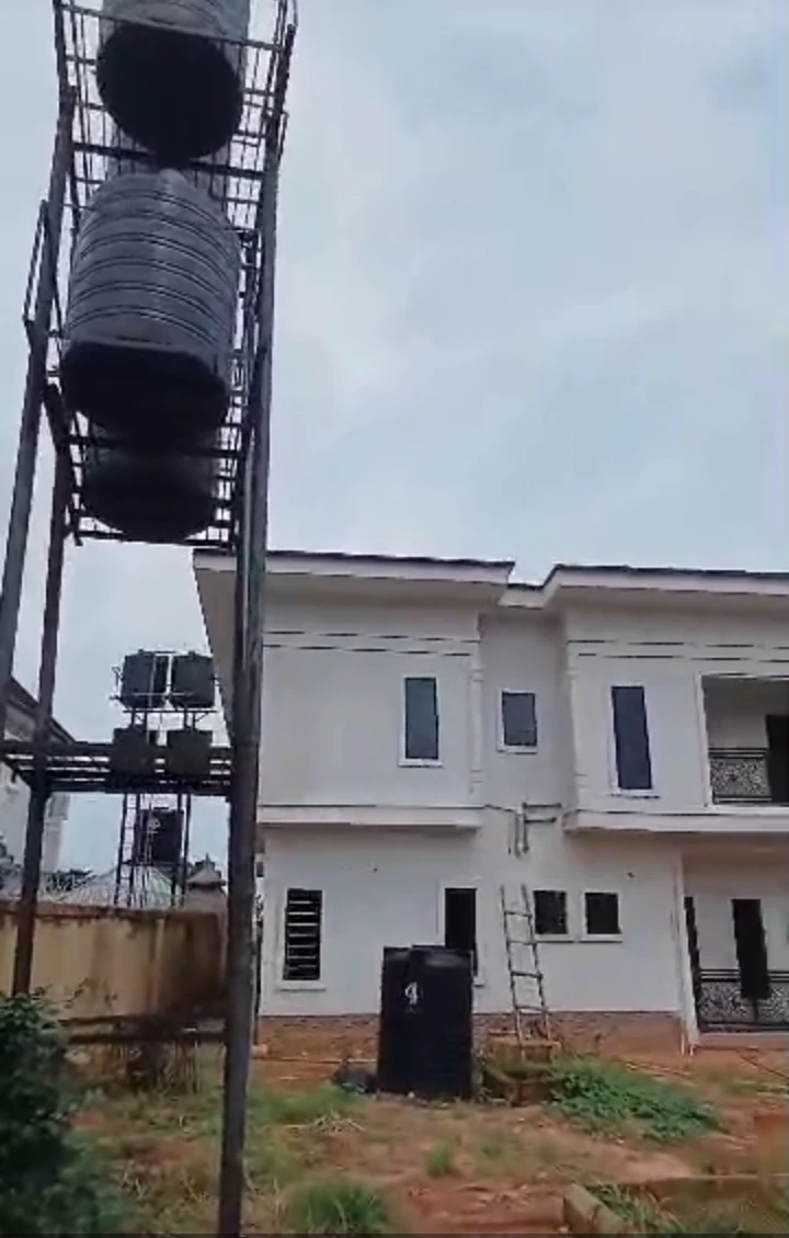 3 Bedroom Flat for Sale in Amagba GRA close to the road, Edo - Image 1