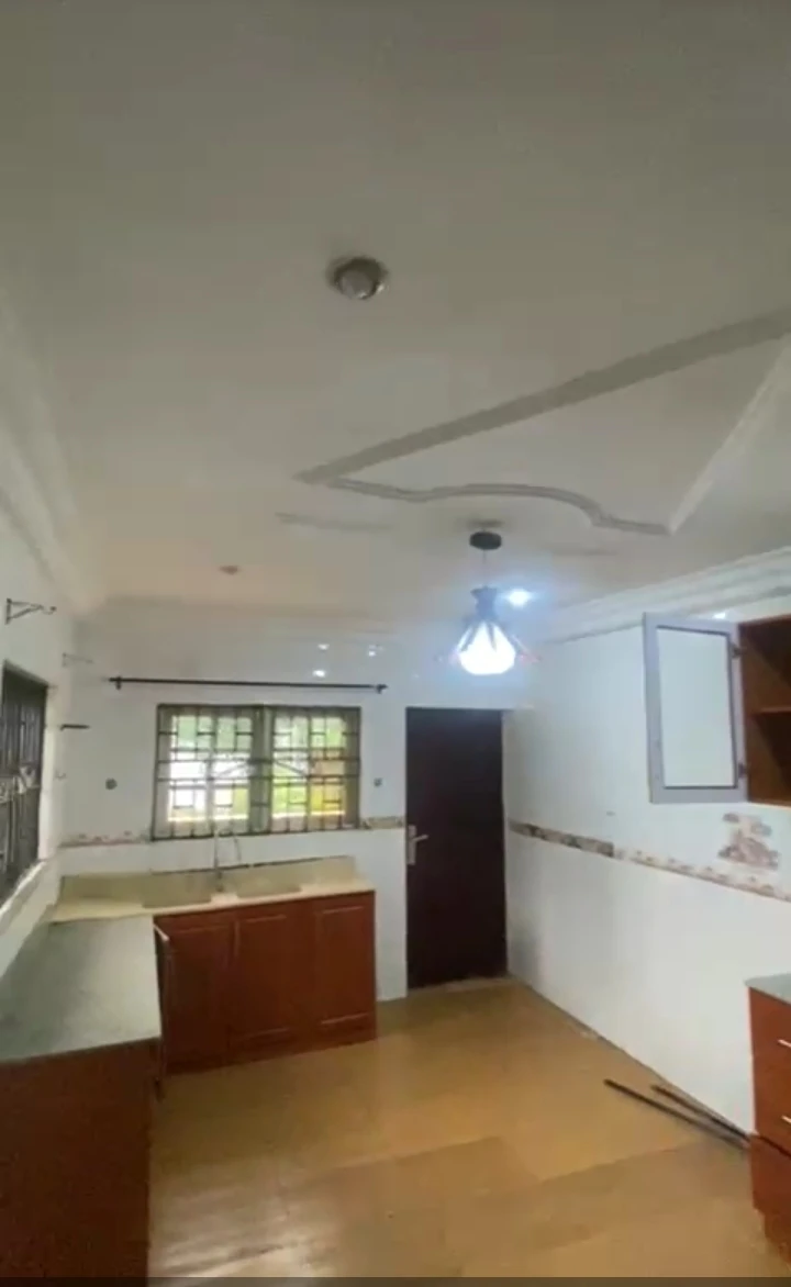 2 Bedroom Flat for Lease in Tarred road off Gapiona avenue, Edo - Image 1