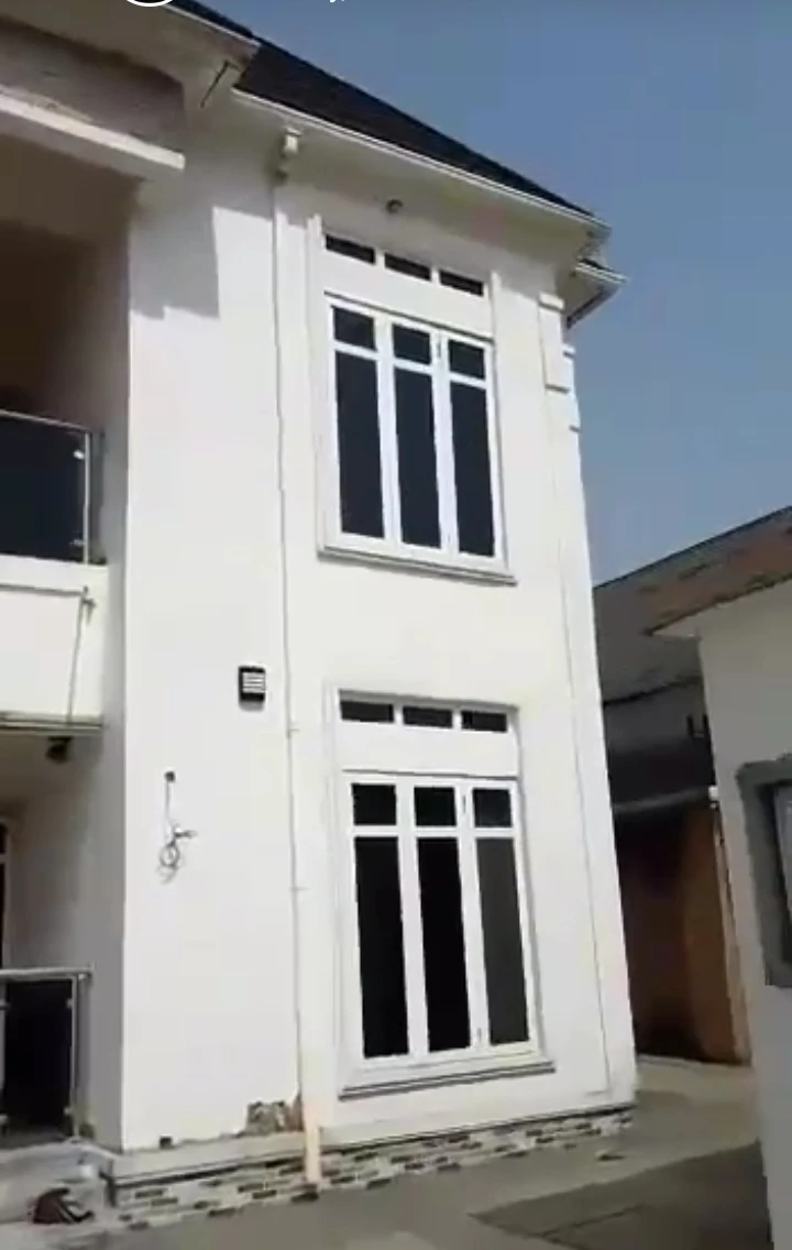 Duplex for Sale in Ugbor Central area, Edo - Image 1