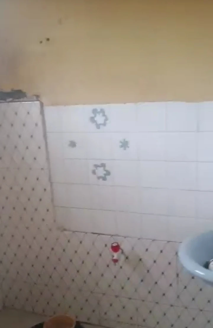 1 Bedroom Flat for Lease in Boundary road GRA, Edo - Image 1