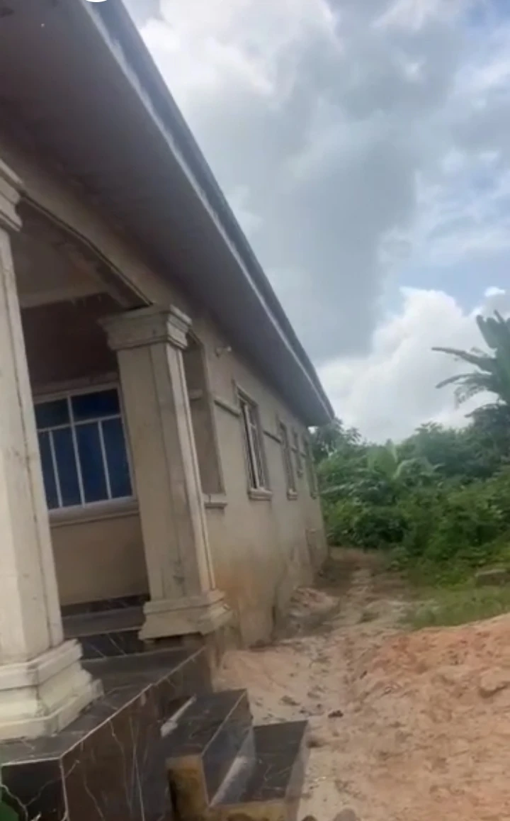 Bungalow for Sale in Okhoromi community, off airport road close to the major road, Edo - Image 1