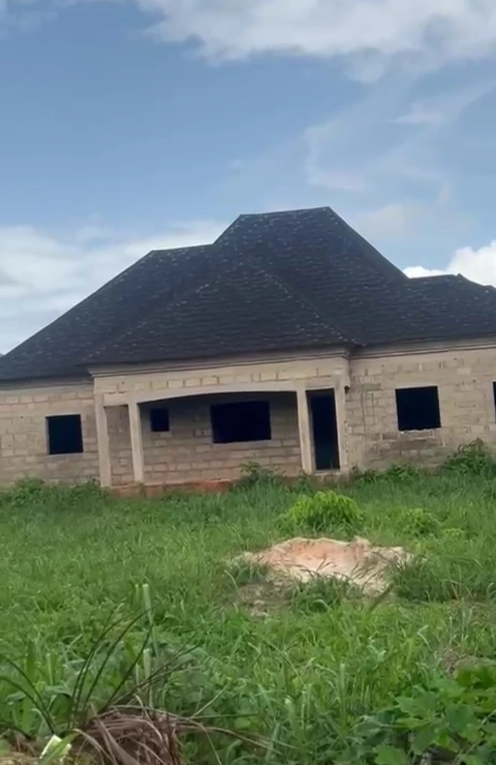 Uncompleted Building for Sale in MTN Mast, Edo - Image 1