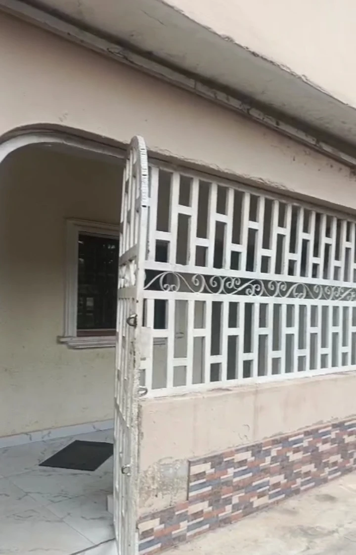 2 Bedroom Flat for Sale in First Ugbor, Edo - Image 1