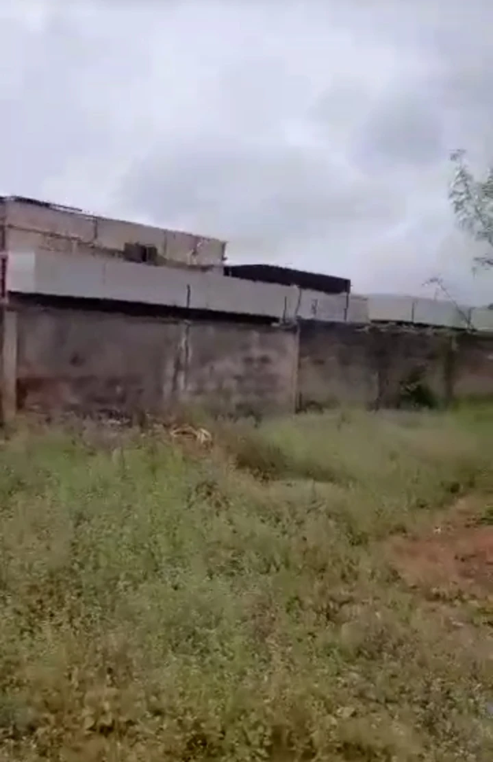 Uncompleted Building for Sale in Close to jokers club at limit road, Edo cover picture