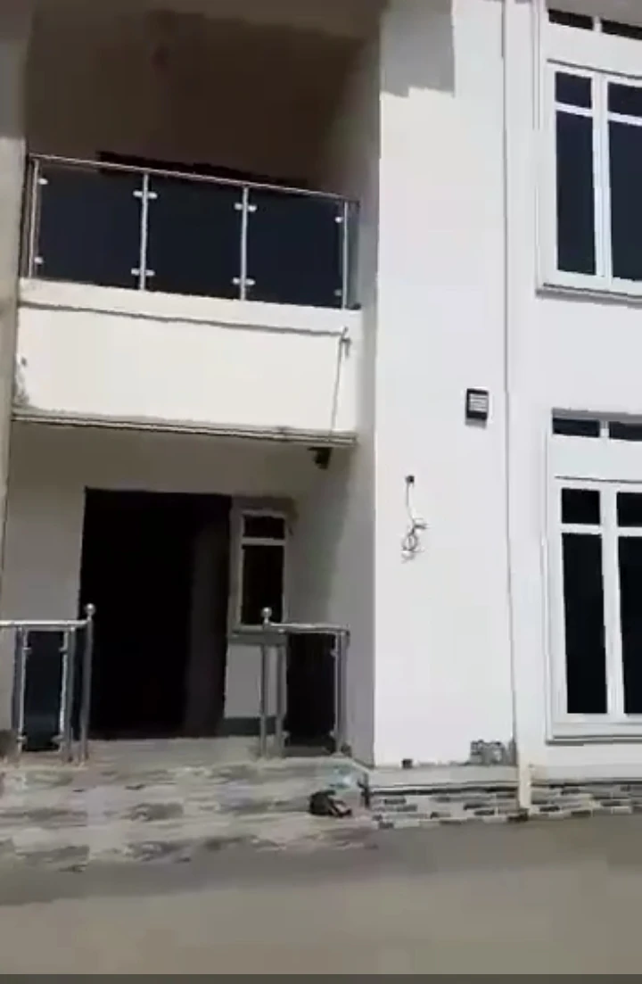 Duplex for Sale in Ugbor Central area, Edo cover picture