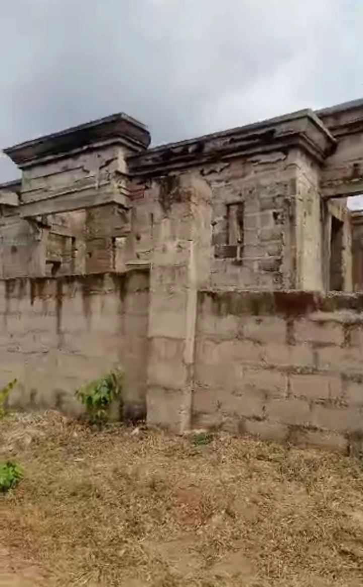 Uncompleted Building for Sale in Utesi, Edo cover picture