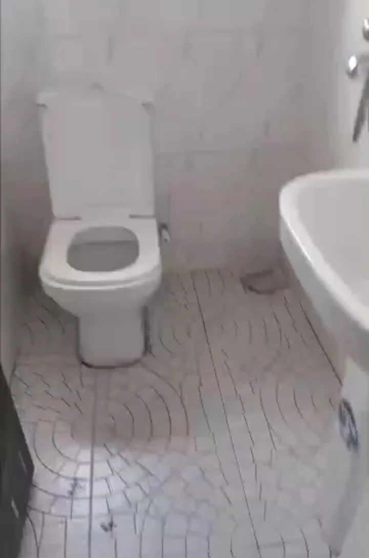3 Bedroom Flat for Lease in Ogunwenyi off first Ugbor close to victorious kitchen, Edo cover picture