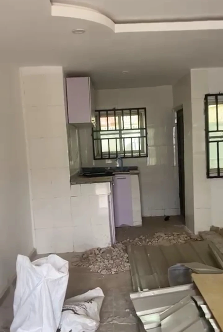 2 Bedroom Flat for Sale in back of choice gate, first Ugbor GRA, Edo cover picture