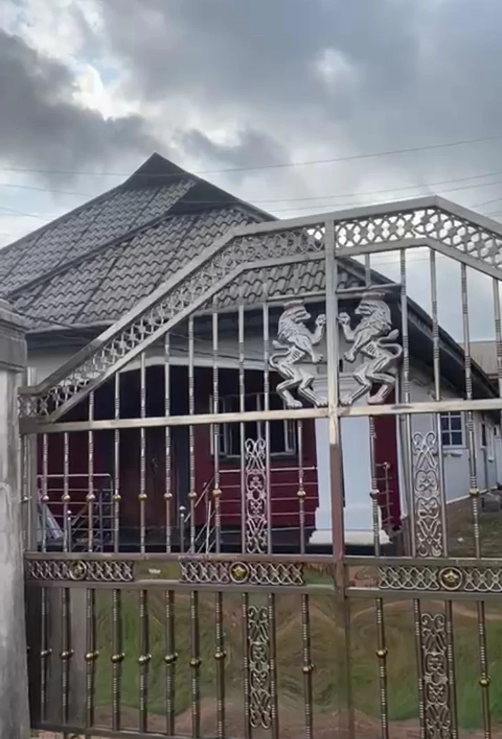 4 Bedroom Flat for Sale in Arougba off airport road, just 5 plots away from the main Irhirhi to airport, Edo cover picture