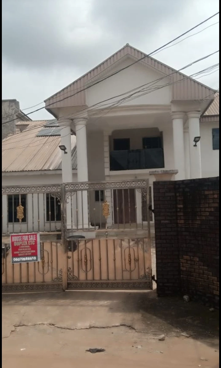 Duplex for Sale in Country home junction GRA, Edo cover picture