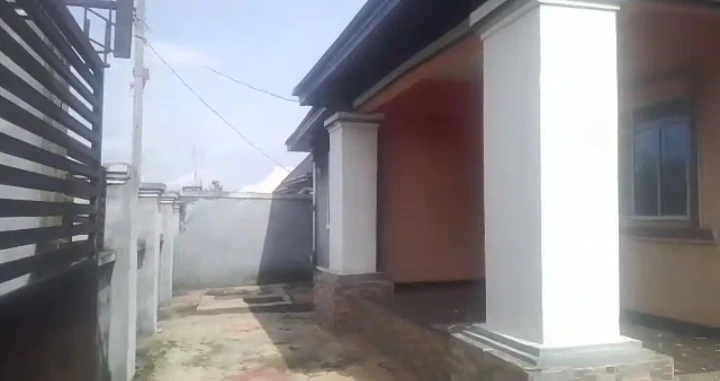 3 Bedroom Flat for Sale in Assembly road Agbor road, Edo cover picture