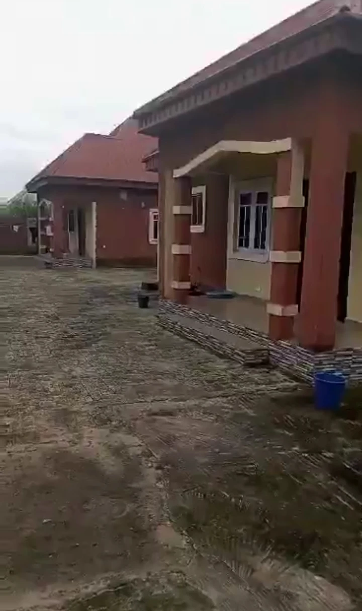 Bungalow for Sale in Back of winners Sapele road, Edo cover picture