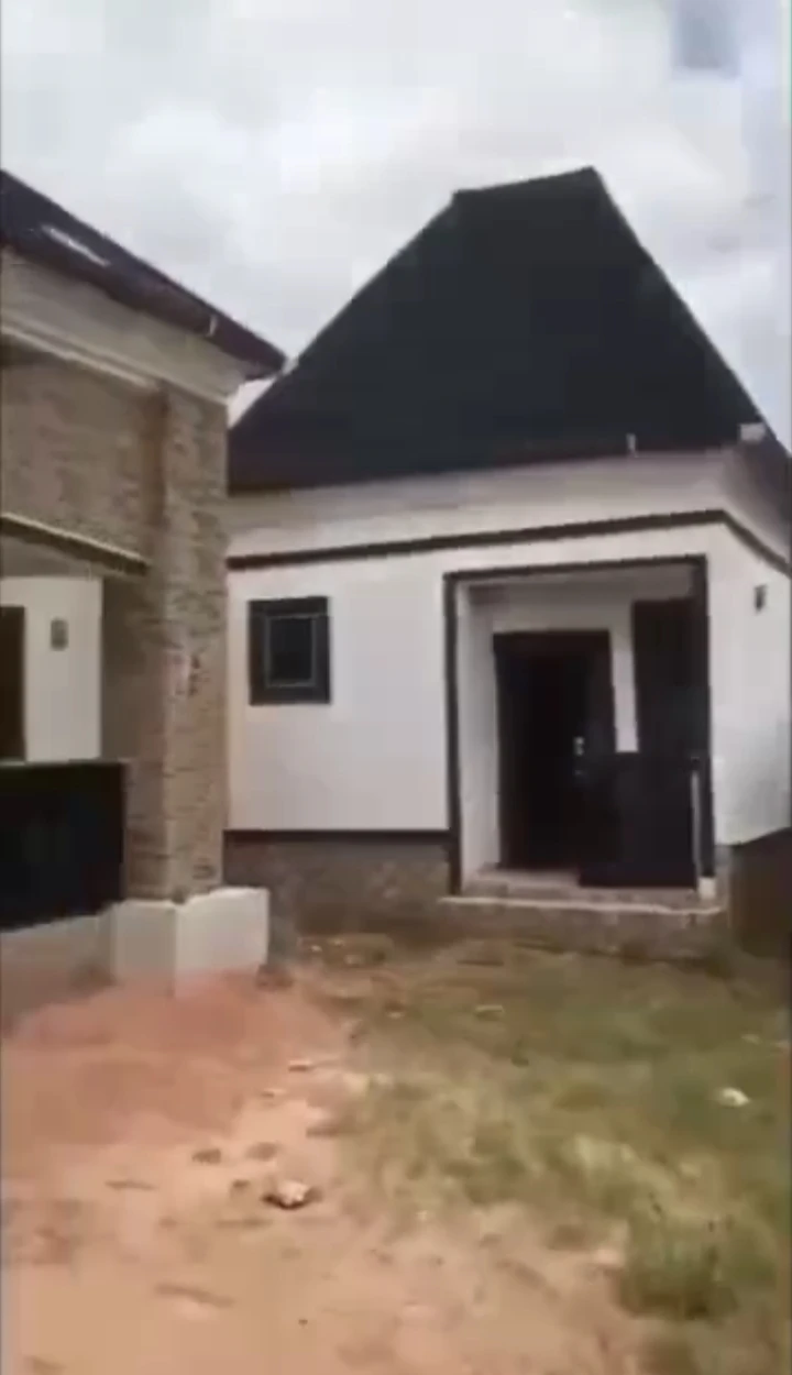 4 Bedroom Flat for Sale in Eviogie community off UGBOWO Benin Lagos road, Edo cover picture