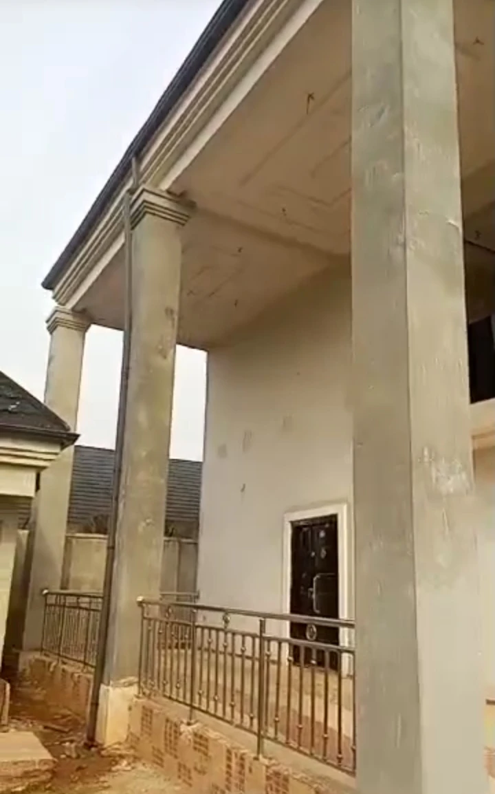 Duplex for Sale in back of choice gate, Ugbor GRA, Edo cover picture