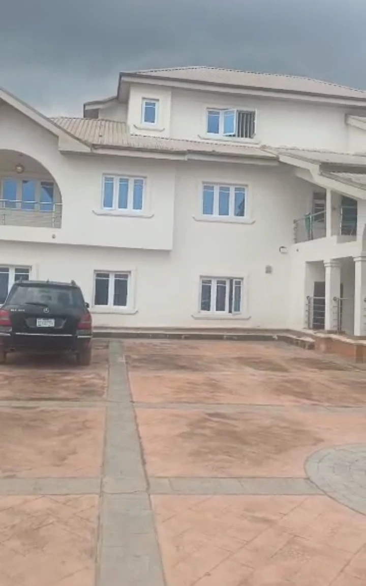 Duplex for Lease in First Ugbor GRA, Edo cover picture