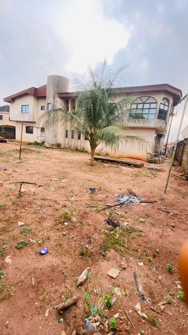 Duplex for Sale in First Ugbor GRA, Edo cover picture